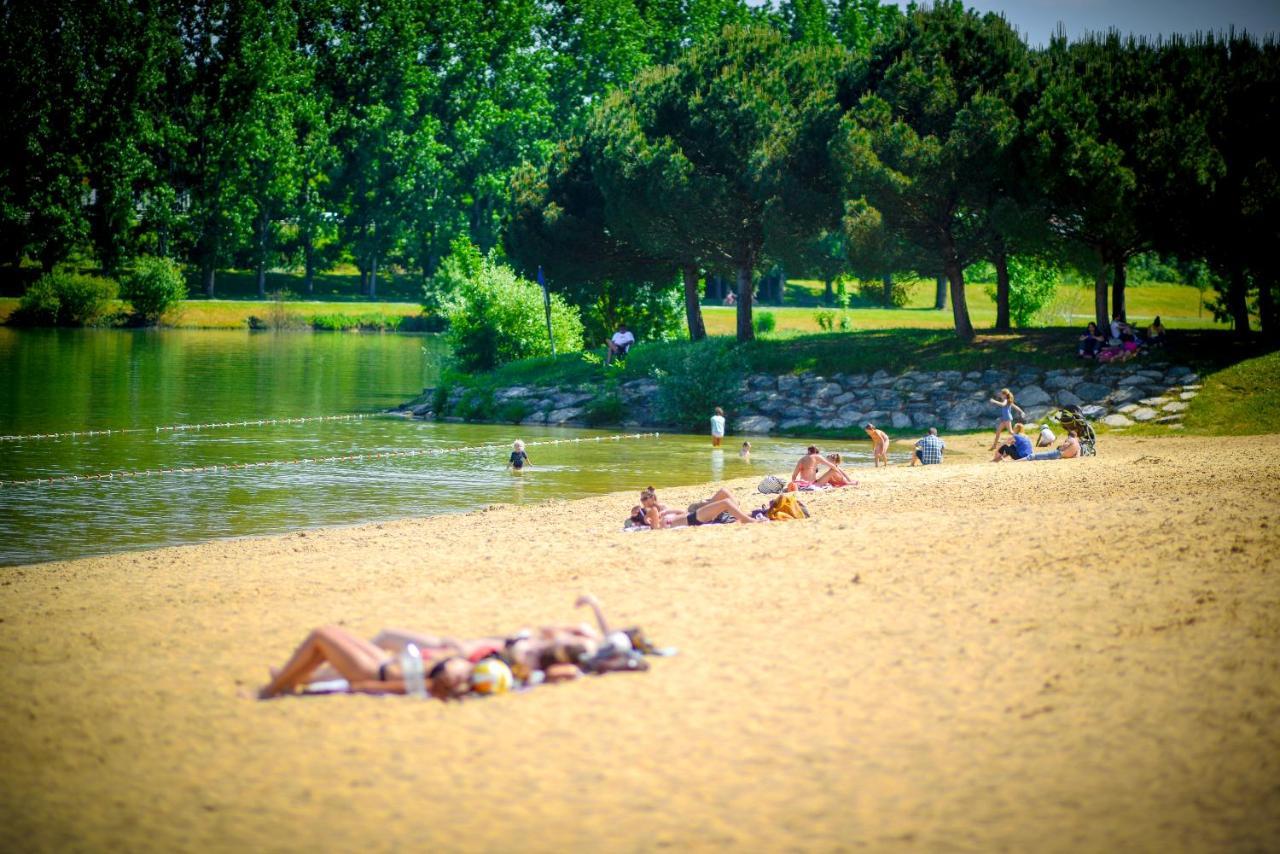 Camping Du Plan D'Eau **** Hotel Saint-Yrieix-sur-Charente Exterior foto